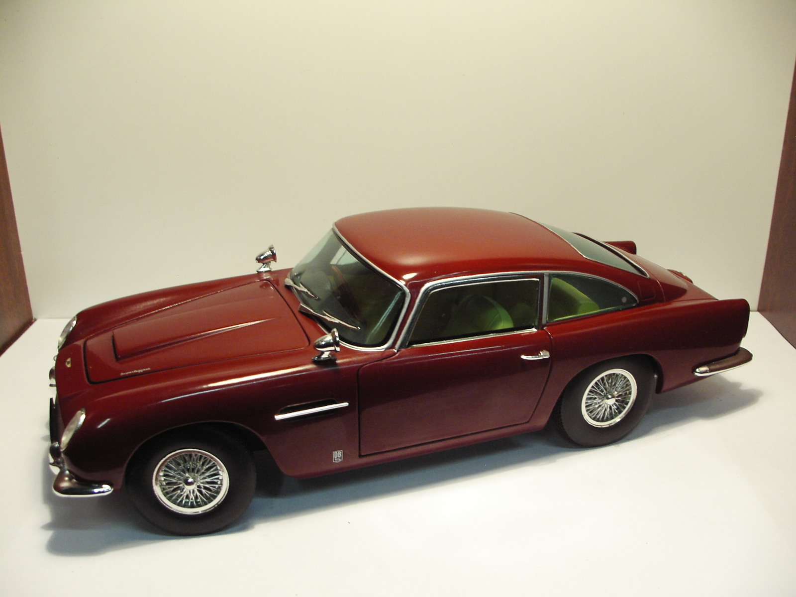 ASTON MARTIN DB5 rok 1963