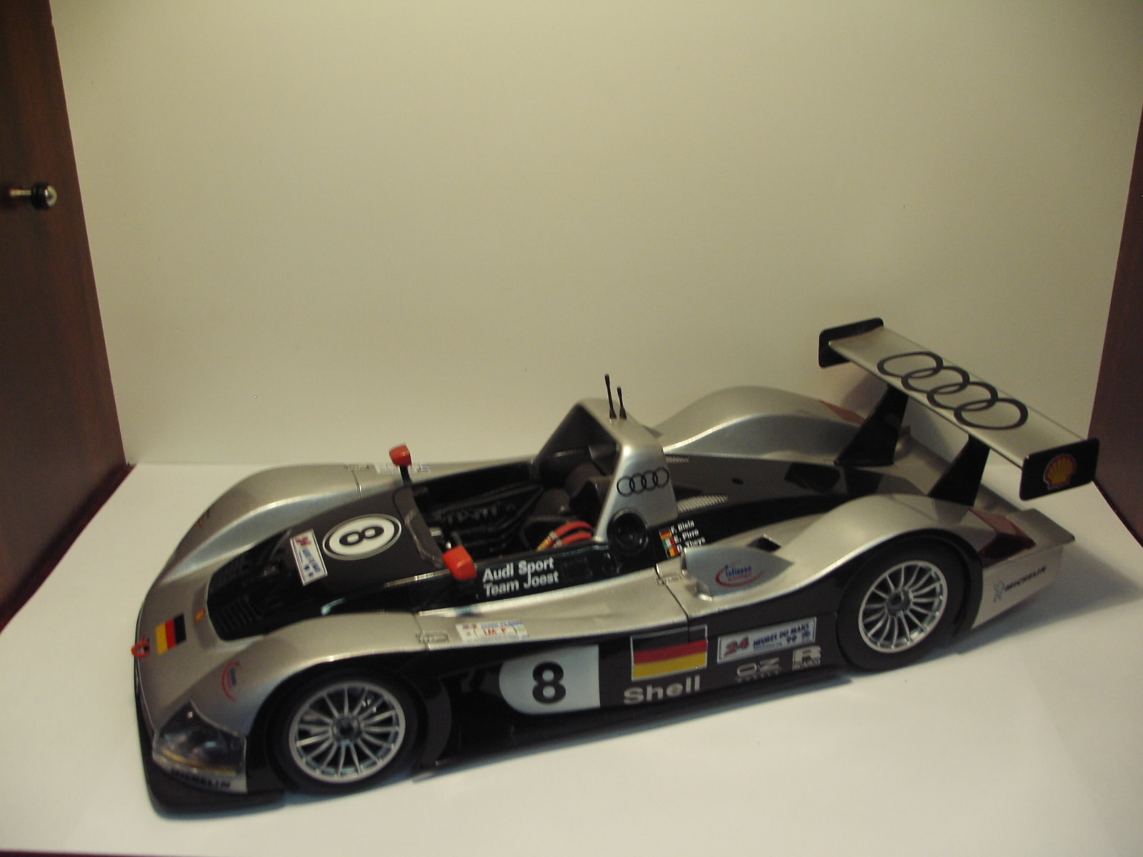 AUDI R8R LeMANS rok 1999